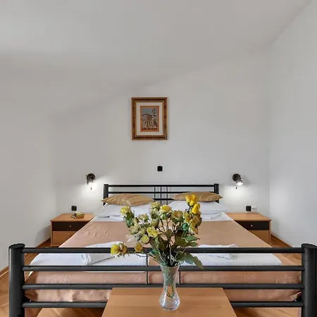 Gaestezimmer Fuer Zwei Personen Mit Balkon Apartment
