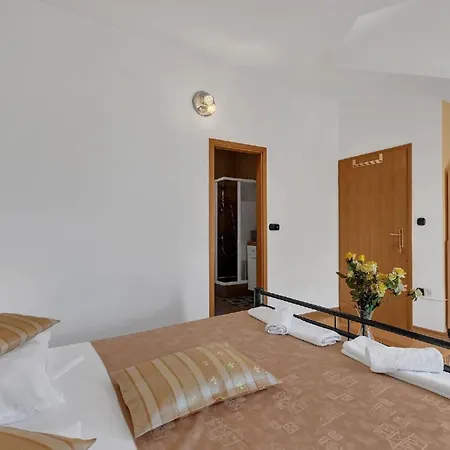 Gaestezimmer Fuer Zwei Personen Mit Balkon Apartment *