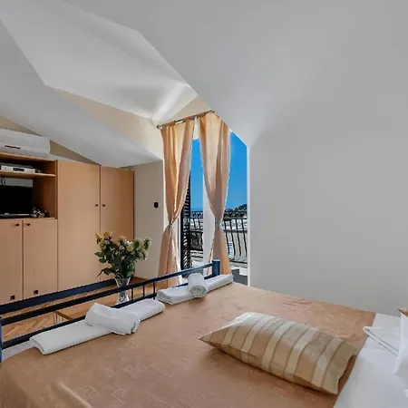 Gaestezimmer Fuer Zwei Personen Mit Balkon Apartment Duce