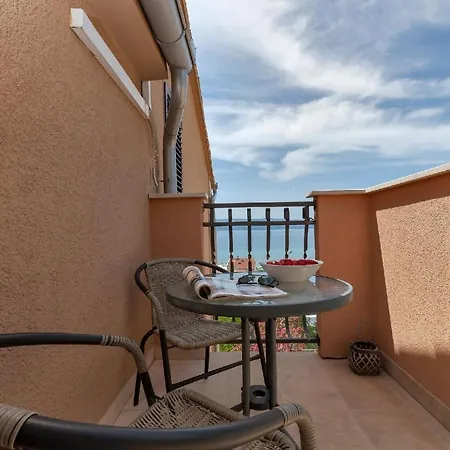 Apartment Gaestezimmer Fuer Zwei Personen Mit Balkon *