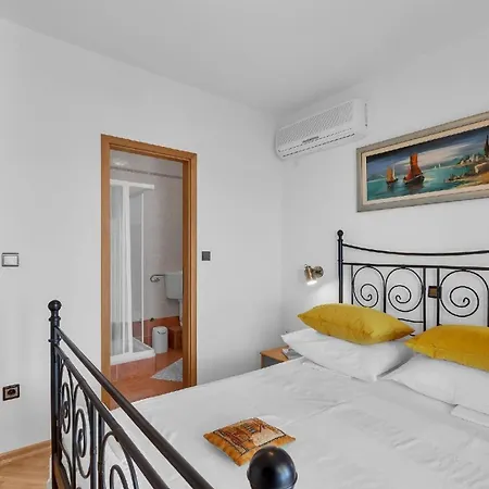 Gaestezimmer Fuer Zwei Personen Mit Balkon Duce