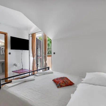 Apartment Gaestezimmer Fuer Zwei Personen Mit Balkon Duce