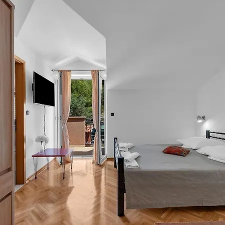 Apartment Gaestezimmer Fuer Zwei Personen Mit Balkon