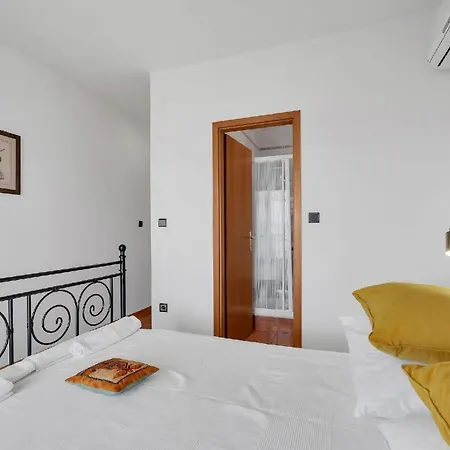 Gaestezimmer Fuer Zwei Personen Mit Balkon Apartment *