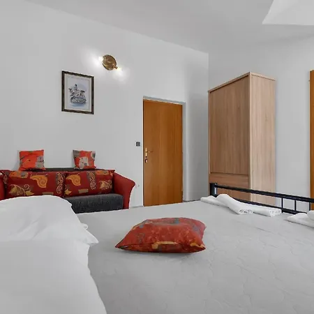 Gaestezimmer Fuer Zwei Personen Mit Balkon