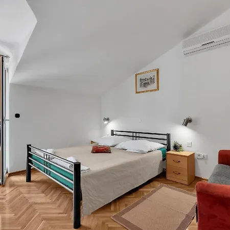 Gaestezimmer Fuer Zwei Personen Mit Balkon *